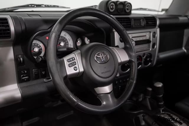 2010 Toyota Fj Cruiser JDM car for sale — photo 14 of 25