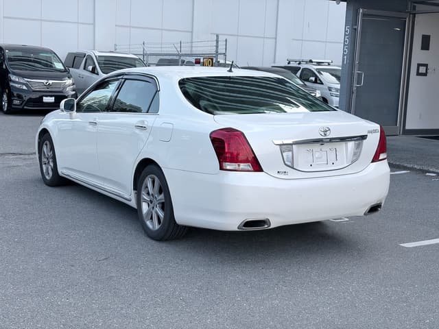 2009 Toyota Majesta JDM car for sale — photo 4 of 19