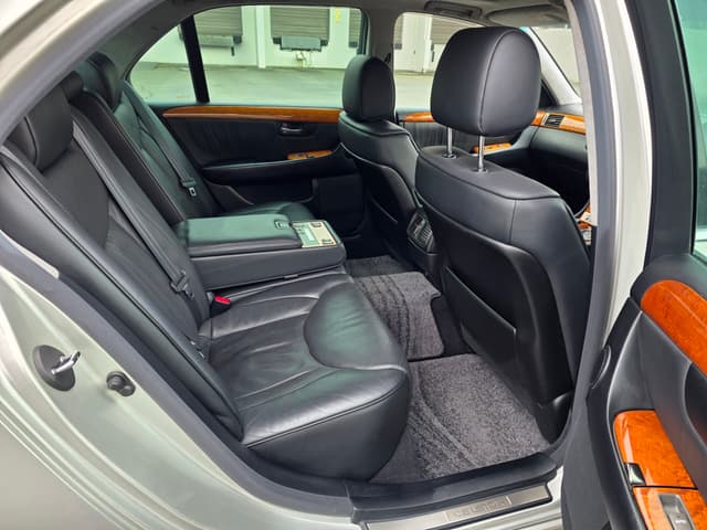 2001 Toyota Celsior JDM car for sale — photo 13 of 14