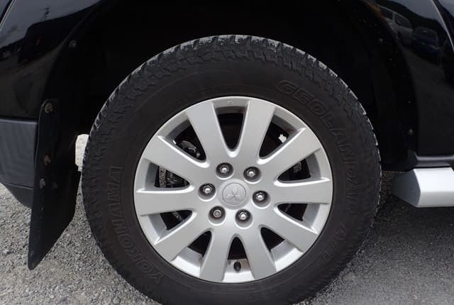 2007 Mitsubishi Pajero JDM car for sale — photo 11 of 25