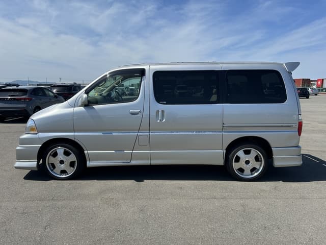 2000 Toyota Grand Hiace JDM car for sale — photo 8 of 25