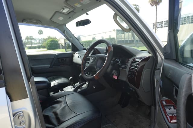 2001 Mitsubishi Pajero JDM car for sale — photo 10 of 20