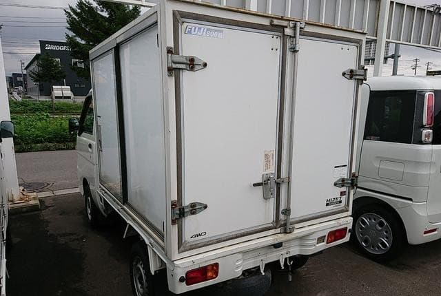 2010 Daihatsu Hijet JDM car for sale — photo 4 of 12