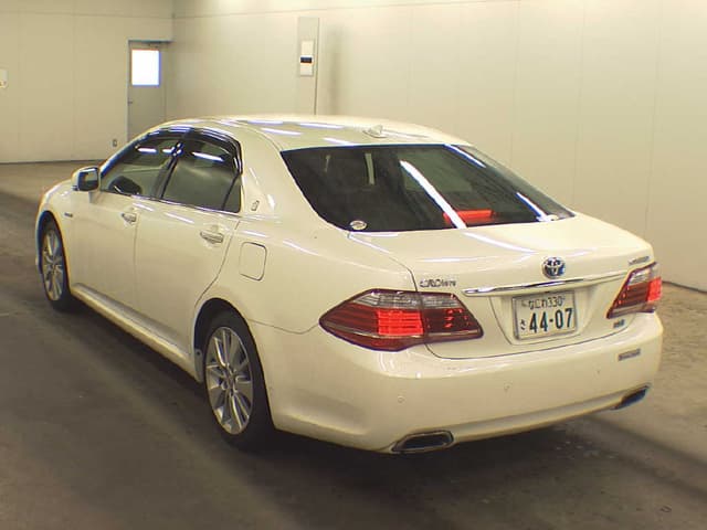 2010 Toyota Crown JDM car for sale — photo 2 of 6
