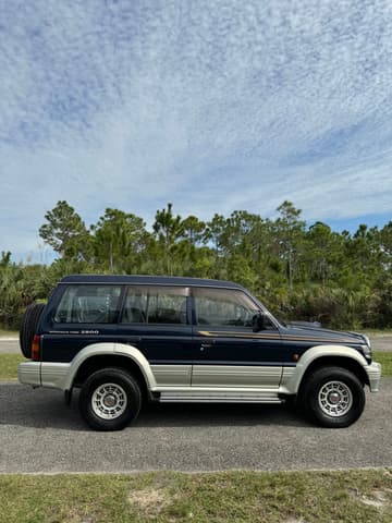 1995 Mitsubishi Pajero JDM car for sale — photo 8 of 26