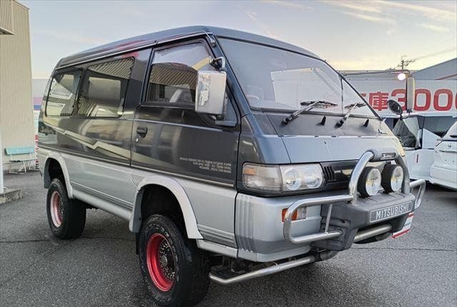 1993 Mitsubishi Delica JDM car for sale — photo 11 of 25