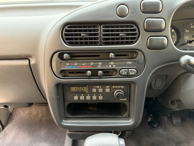 1998 Daihatsu Hijet JDM car for sale — photo 15 of 17