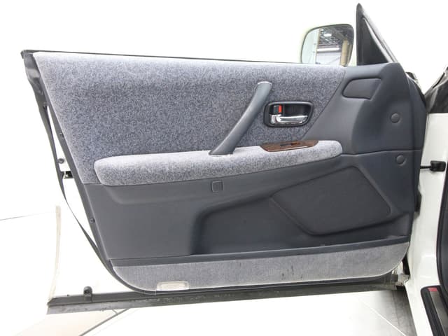 1997 Toyota Crown JDM car for sale — photo 20 of 25