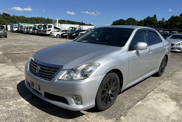 2010 Toyota Crown JDM car for sale — photo 3 of 25