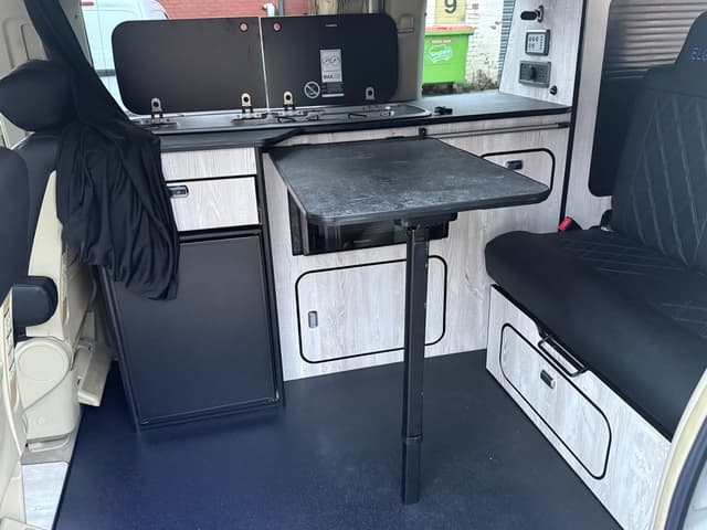 2007 Nissan Elgrand JDM car for sale — photo 8 of 25