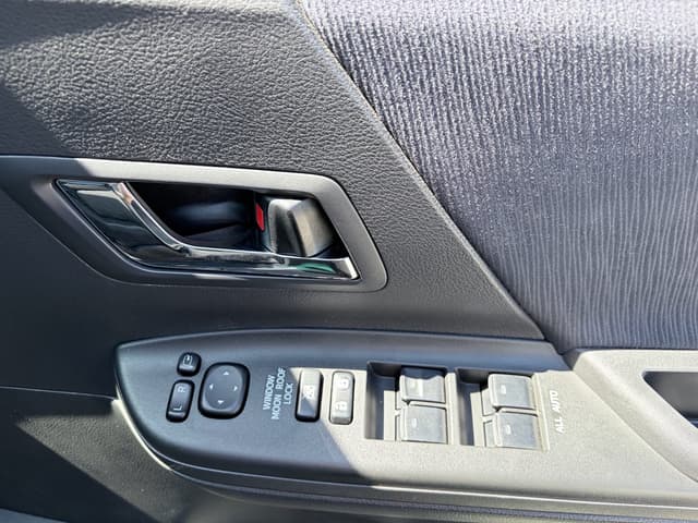 2008 Toyota Alphard JDM car for sale — photo 14 of 17