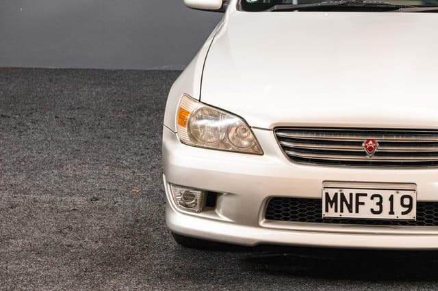 1999 Toyota Altezza JDM car for sale — photo 8 of 20
