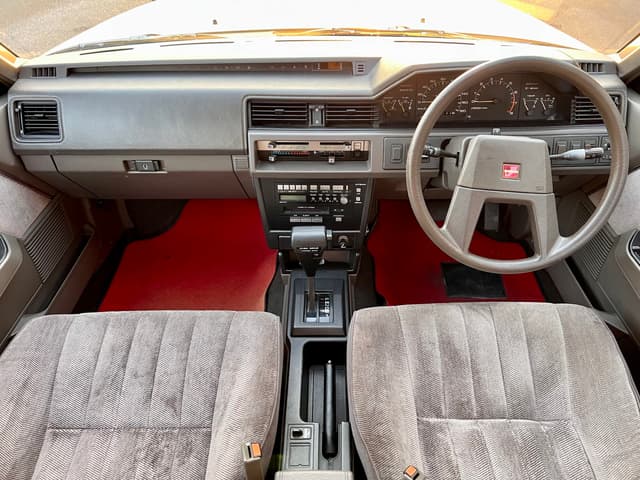 1987 Nissan Bluebird JDM car for sale — photo 10 of 25
