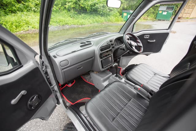 1997 Daihatsu Hijet JDM car for sale — photo 3 of 25