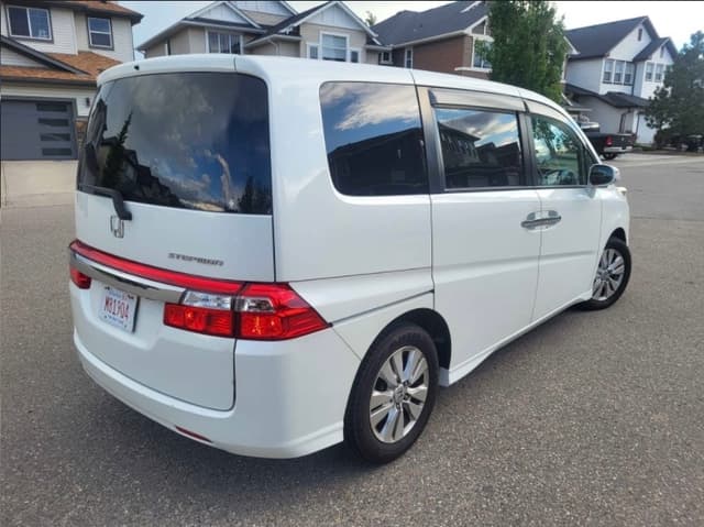 2009 Honda Stepwagon JDM car for sale — photo 3 of 12