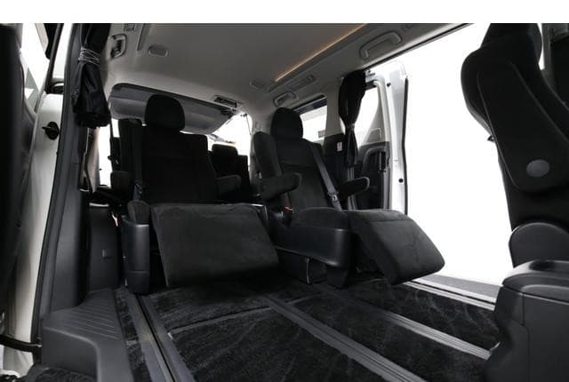 2010 Toyota Vellfire JDM car for sale — photo 18 of 25