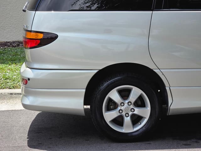 2000 Toyota Estima JDM car for sale — photo 4 of 25