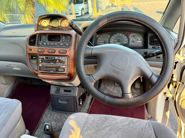 1998 Mitsubishi Delica JDM car for sale — photo 12 of 19