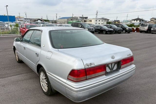 1999 Toyota Crown JDM car for sale — photo 3 of 25