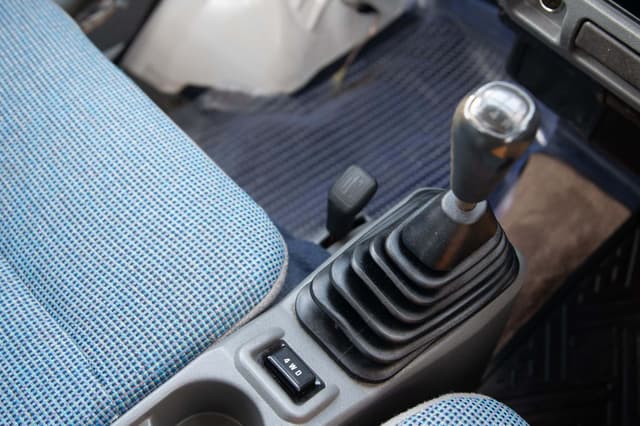 2000 Mitsubishi Minicab JDM car for sale — photo 15 of 18