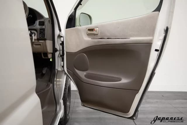 1999 Toyota Grand Hiace JDM car for sale — photo 21 of 25