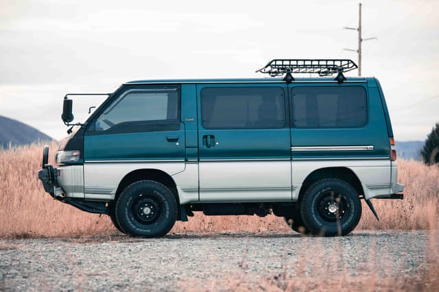 1993 Mitsubishi Delica JDM car for sale — photo 2 of 22