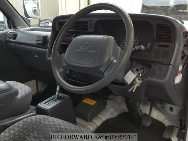 2002 Toyota HiAce JDM car for sale — photo 3 of 6