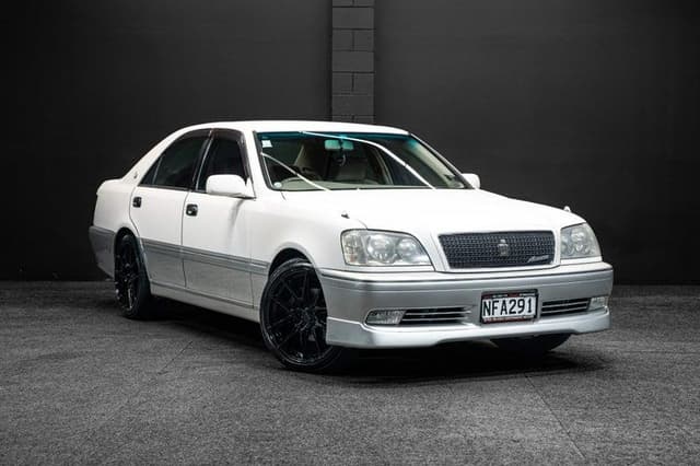 1999 Toyota Crown JDM car for sale — photo 12 of 19