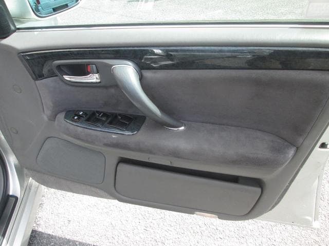 2000 Toyota Crown JDM car for sale — photo 19 of 23