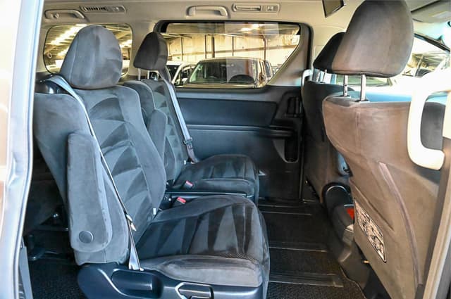 2011 Toyota Alphard JDM car for sale — photo 14 of 23