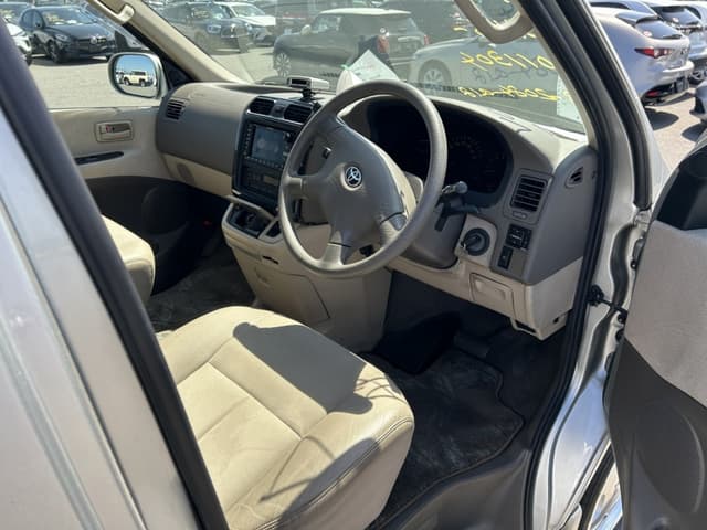 2000 Toyota Grand Hiace JDM car for sale — photo 14 of 25