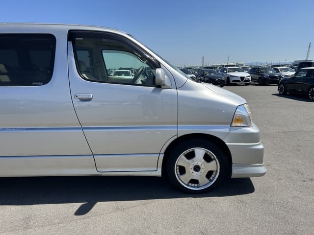 2000 Toyota Grand Hiace JDM car for sale — photo 2 of 25
