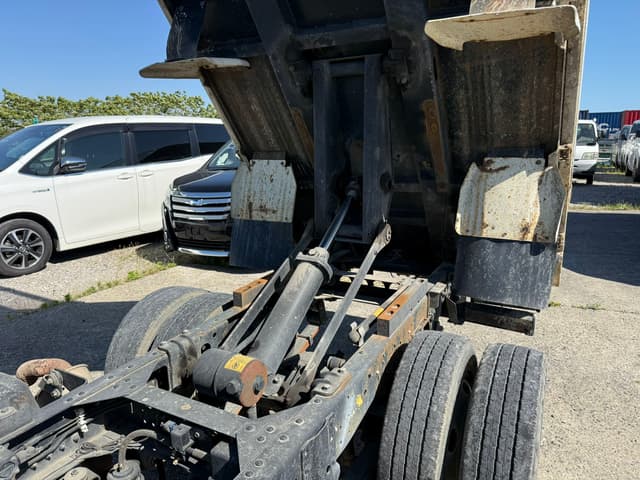 2011 Isuzu Elf JDM car for sale — photo 5 of 25