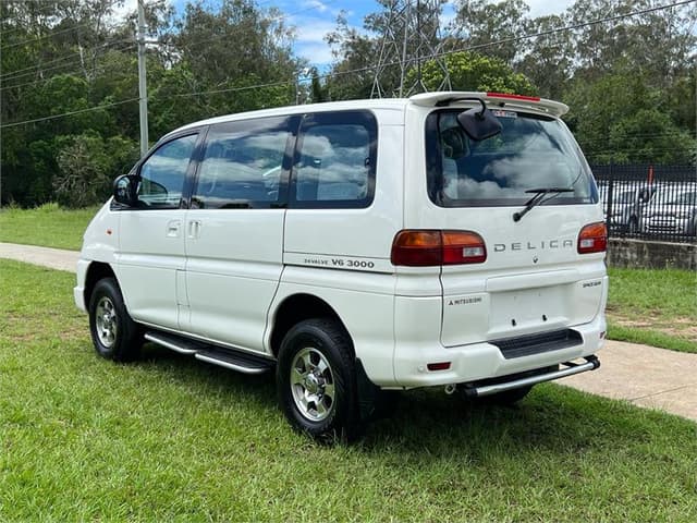 2001 Mitsubishi Delica JDM car for sale — photo 8 of 17