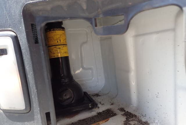 2011 Toyota HiAce JDM car for sale — photo 24 of 25