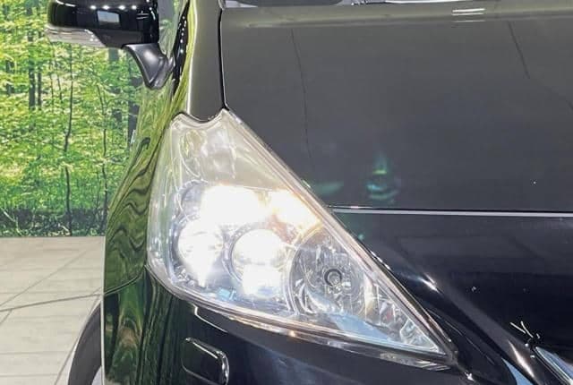 2011 Toyota Prius JDM car for sale — photo 24 of 25