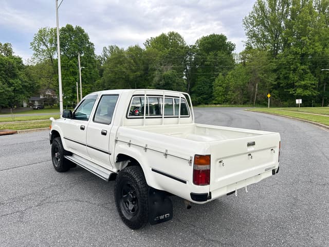 1992 Toyota Hilux JDM car for sale — photo 4 of 10