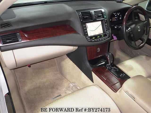 2009 Toyota Crown JDM car for sale — photo 4 of 8