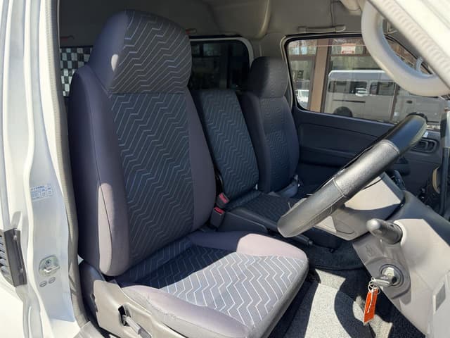 2007 Nissan Caravan JDM car for sale — photo 8 of 16