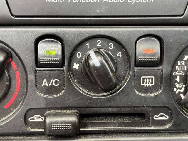 2001 Mazda Roadster (Eunos Roadster / MX-5) JDM car for sale — photo 18 of 25