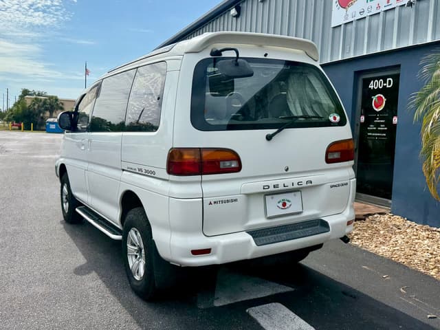 1995 Mitsubishi Delica JDM car for sale — photo 7 of 21