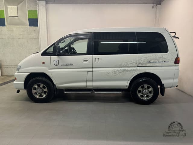 2000 Mitsubishi Delica JDM car for sale — photo 11 of 25
