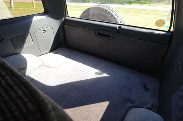 1993 Toyota Hilux Surf JDM car for sale — photo 16 of 17
