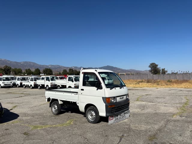 1998 Daihatsu Hijet JDM car for sale — photo 2 of 10