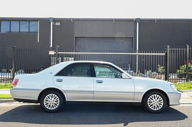 2000 Toyota Crown JDM car for sale — photo 14 of 24