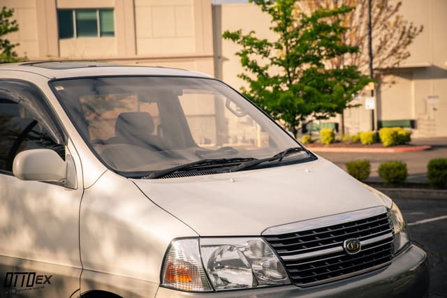 2001 Toyota Granvia JDM car for sale — photo 21 of 25