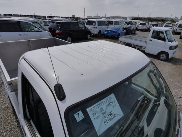 2001 Daihatsu Hijet JDM car for sale — photo 13 of 25