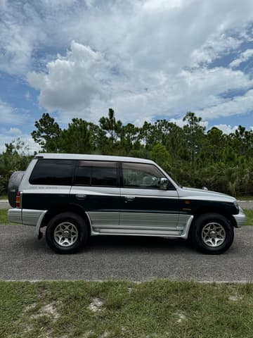 1996 Mitsubishi Pajero JDM car for sale — photo 5 of 21