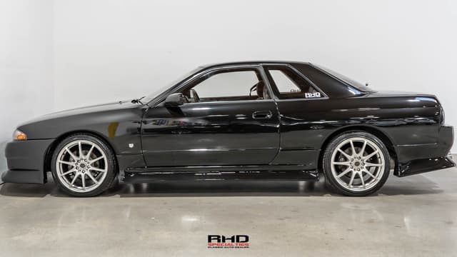 1991 Nissan Skyline JDM car for sale — photo 4 of 25