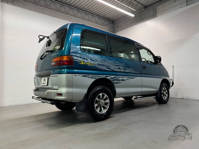 1997 Mitsubishi Delica JDM car for sale — photo 12 of 25